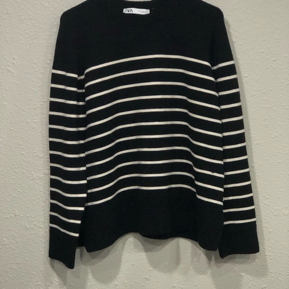 NWT Zara Black and Cream Striped Crew Neck Long Sleeve Knit Sweater Size L - Picture 1 of 6